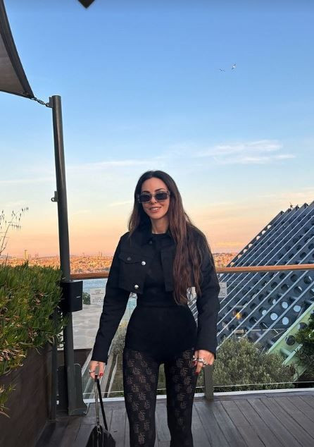 Serenay Sarıkaya giymişti! Defne Samyeli de “çorap üstü body” akımına uydu