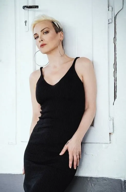 Arzu Yanardağ fit görünmesinin sırrını açıkladı: Her gün 4 litre su içiyorum