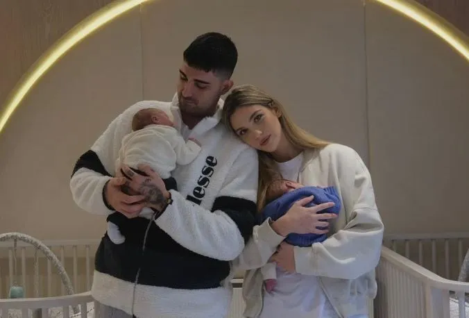 Yasemin-İdo Tatlıses çiftinden ikiz bebekleriyle yeni kare