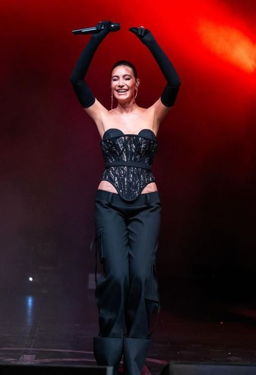 Düşük bel modasına Sıla'dan sonra Hande Yener de uydu