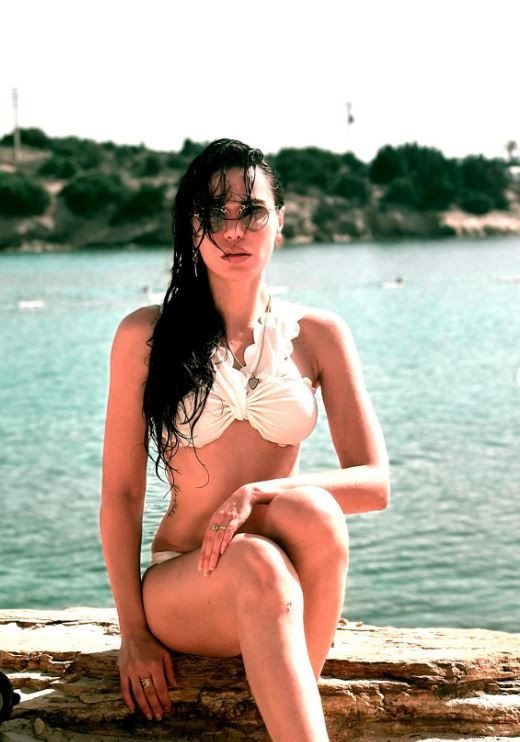 Oyuncu Şükran Ovalı tatil sezonunu açtı