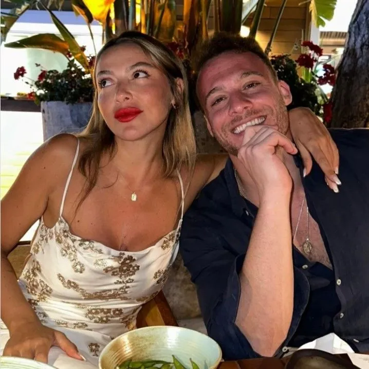 Hadise Kerem Bürsin'in doğum gününü kaslı fotoğrafıyla kutladı