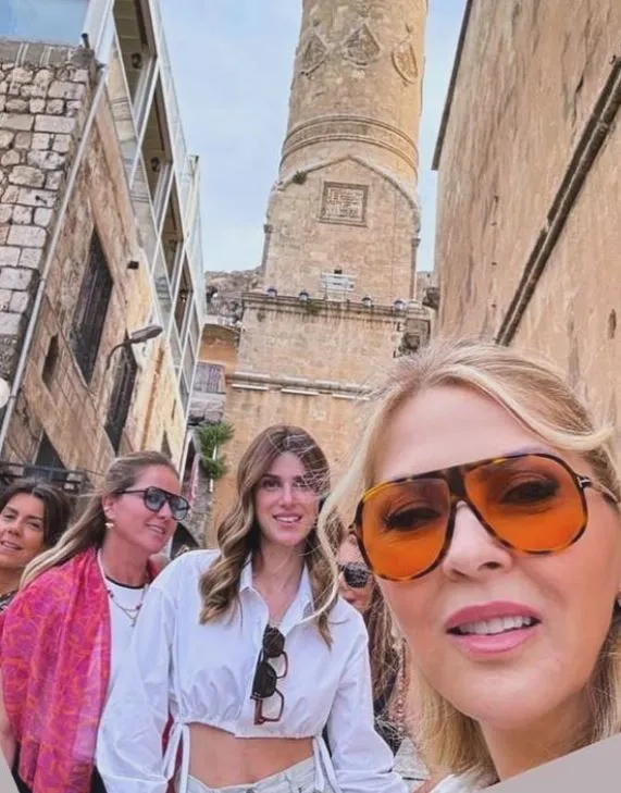 Arzu Sabancı ve gelini Nazlı Sabancı, birlikte Mardin'e tatile gitti