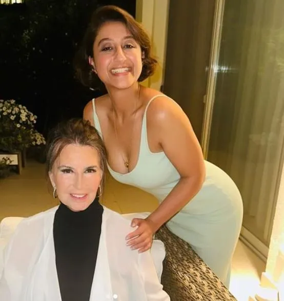 Gelin Takımı filminin oyuncularından Filiz Akın'a ziyaret: "Ne güzel şey sevilmek" Gelin Takımı filminin oyuncularından Filiz Akın'a ziyaret: "Ne güzel şey sevilmek"