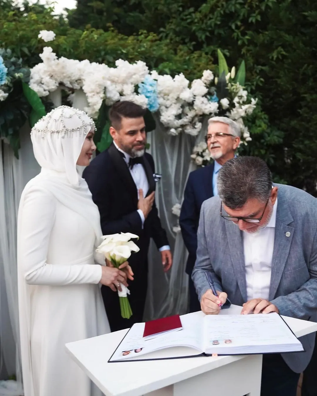 Gamze Özçelik ve Reshad Strik evlendi! İşte ilk paylaşım... Gamze Özçelik ve Reshad Strik evlendi! İşte ilk paylaşım...