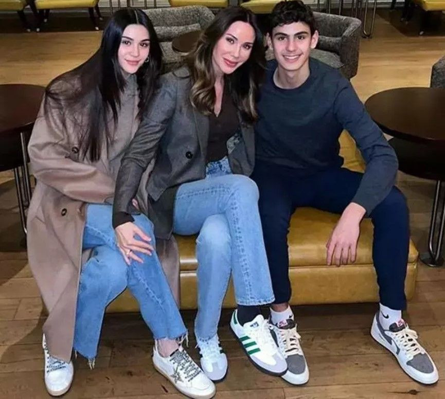 Demet Şener ile İbrahim Kutluay'ın kızı İrem, 18 yaşına bastı! Annesine benzerliği şaşırttı