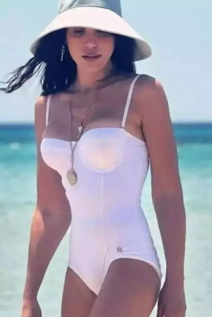 Photoshop'u abartan Şükran Ovalı önce paylaştı sonra sildi