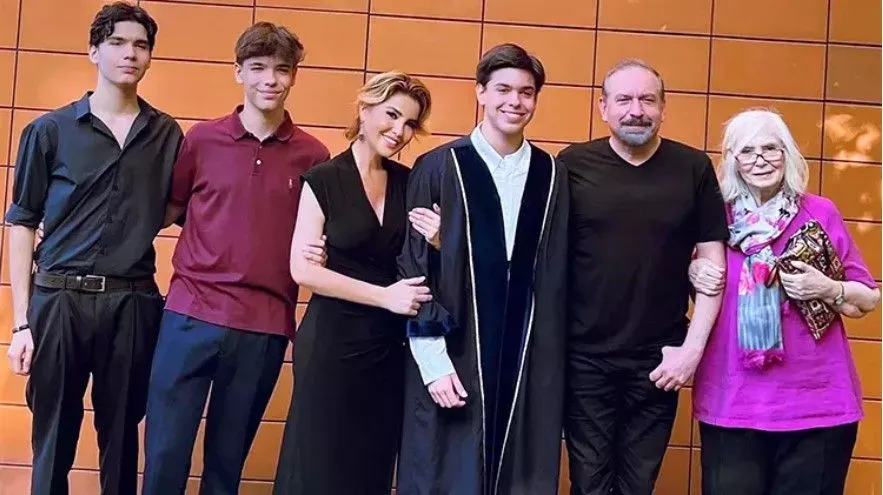 Gülben Ergen'in büyük mutluluğu: Oğlum müthiş bir ortalamayla mezun oldu