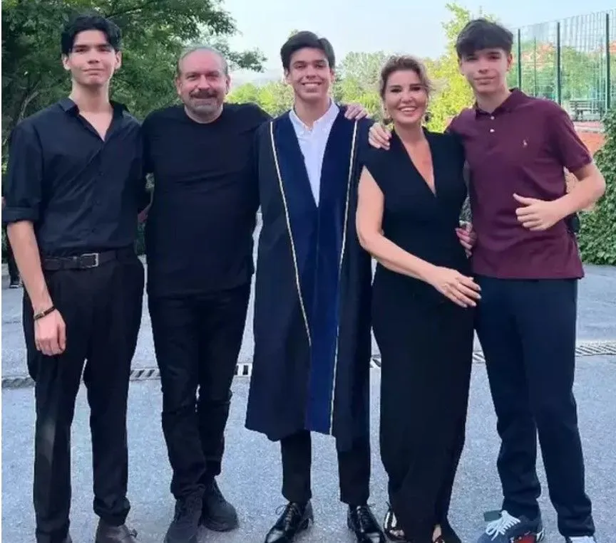 Gülben Ergen'in büyük mutluluğu: Oğlum müthiş bir ortalamayla mezun oldu Gülben Ergen'in büyük mutluluğu: Oğlum müthiş bir ortalamayla mezun oldu