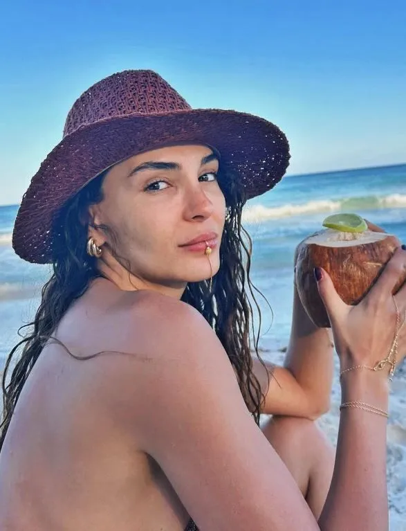 Oyuncu Ebru Şahin güzellik sırlarını açıkladı: Tarçın, bal ve süt maskesi ile...