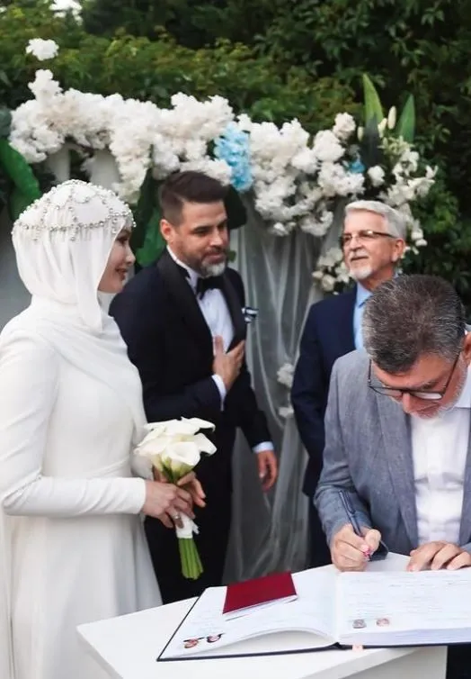Gamze Özçelik'ten eşi Reshad Strik'e romantik doğum günü mesajı
