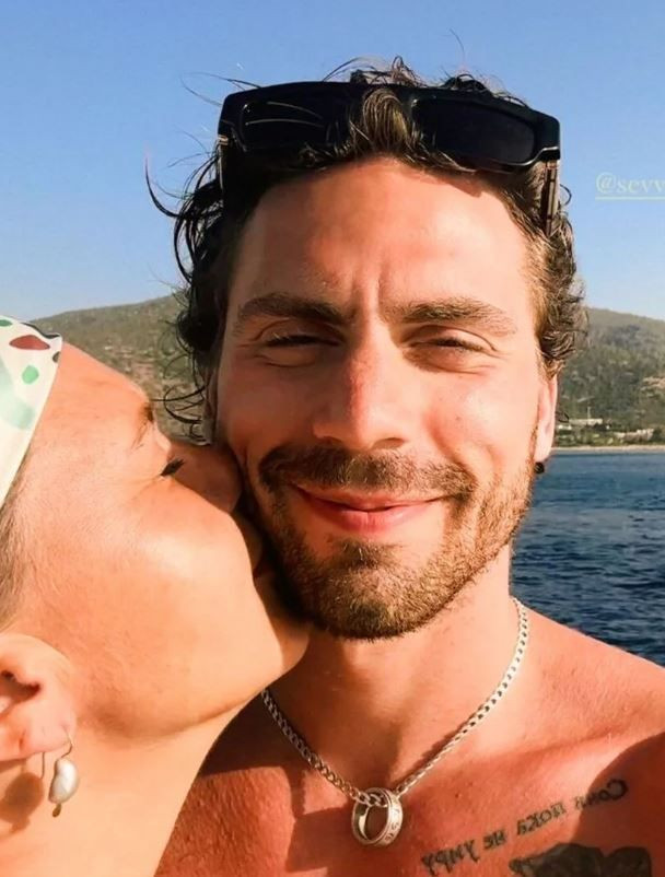 Yalı Çapkını'nın Kaya'sı Taro Emir Tekin'den annesi Şevval Sam ile tatil pozları