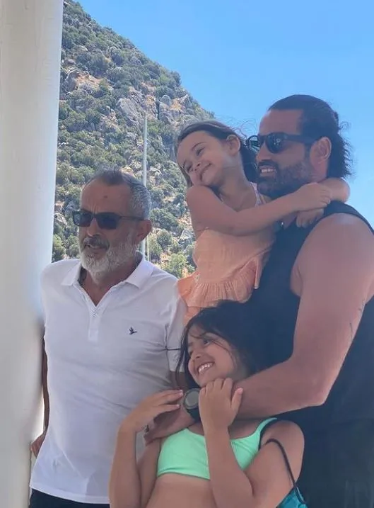 Babasını kaybeden Volkan Demirel'den duygulandıran paylaşım: "Bu kadar erken, hazırlıksız çaresiz bıraktın beni..."