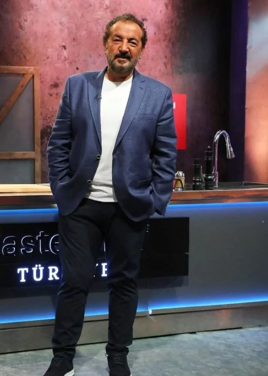 MasterChef jürisi Mehmet Yalçınkaya sol elinin hikayesini ilk kez anlattı: "5 yaşında 3 tane parmağımı kaybettim"