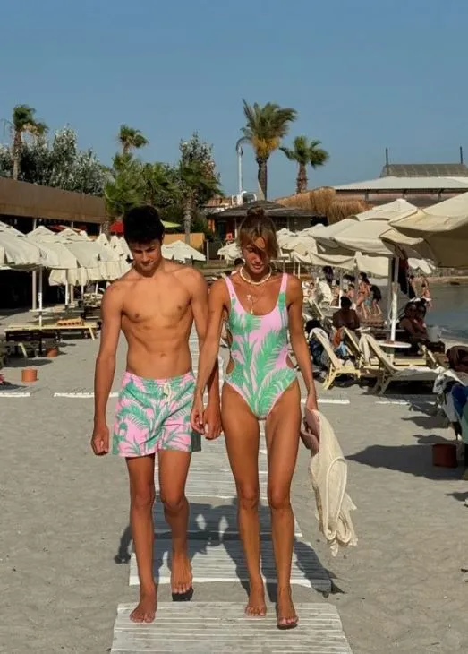 Çağla Şıkel'den oğlu Kuzey ile tatil pozları