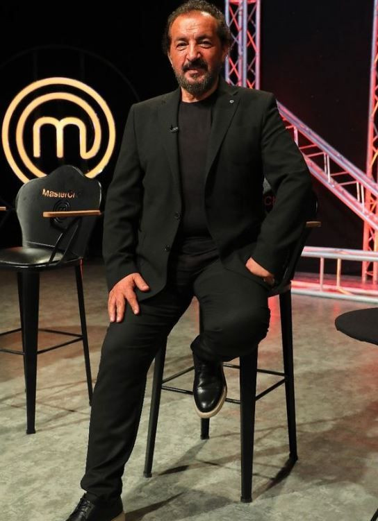 MasterChef jürisi Mehmet Yalçınkaya sol elinin hikayesini ilk kez anlattı: "5 yaşında 3 tane parmağımı kaybettim"