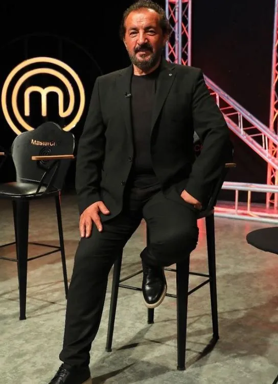 MasterChef jürisi Mehmet Yalçınkaya sol elinin hikayesini ilk kez anlattı: "5 yaşında 3 tane parmağımı kaybettim"