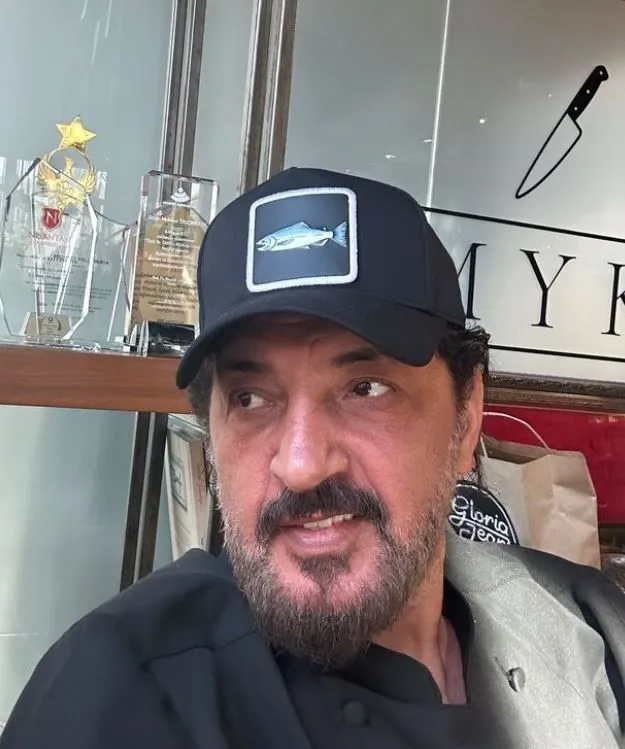MasterChef jürisi Mehmet Yalçınkaya sol elinin hikayesini ilk kez anlattı: "5 yaşında 3 tane parmağımı kaybettim"