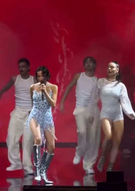 Serkay Tütüncü, sevgilisi Zeynep Bastık'ın Harbiye konserine katıldı: ''Hastayım sana''