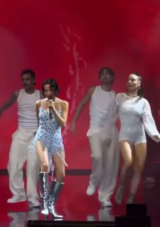 Serkay Tütüncü, sevgilisi Zeynep Bastık'ın Harbiye konserine katıldı: ''Hastayım sana''