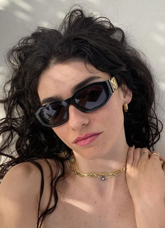İnci Taneleri’nin Dilber’i Hazar Ergüçlü’den yeni tatil pozları