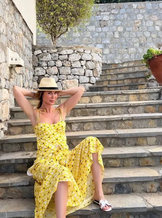 Demet Şener'den yeni yaz pozları: Papatya gibiyim