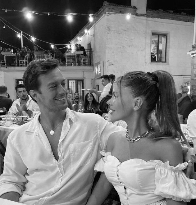 Feyyaz Şerifoğlu sevgilisi Merve Dinçkol'a evlenme teklifi etti
