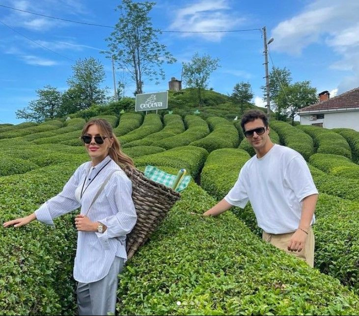 Feyyaz Şerifoğlu sevgilisi Merve Dinçkol'a evlenme teklifi etti