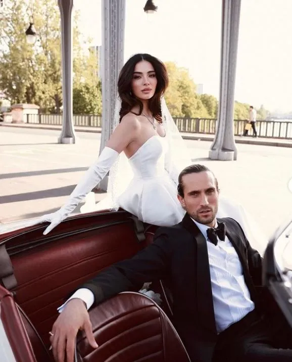 Sessiz sedasız Paris’te evlenmişti! Melisa Aslı Pamuk ve Yusuf Yazıcı düğünden yeni kareler paylaştı