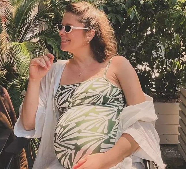 Burcu Biricik anne oldu! Kızı Luna'yı kucağına aldı