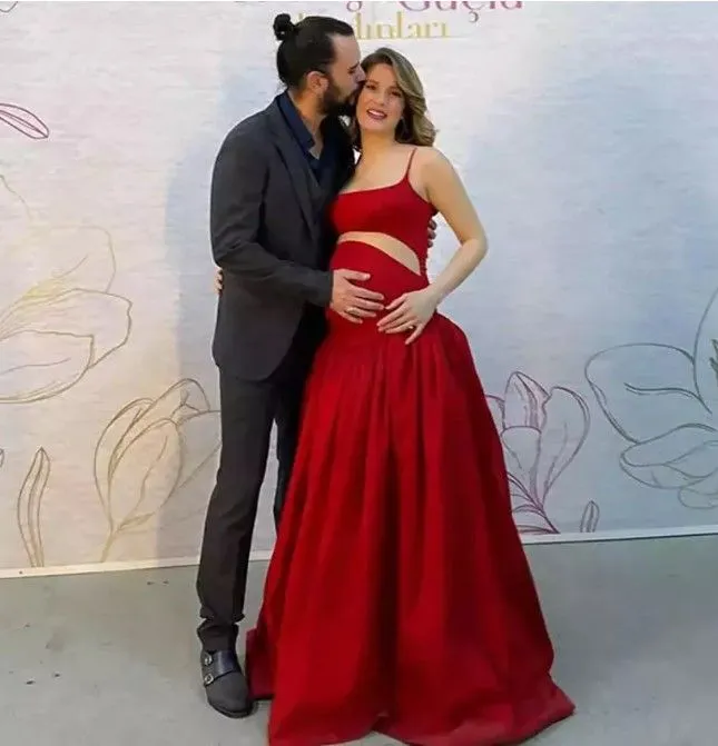 Burcu Biricik anne oldu! Kızı Luna'yı kucağına aldı