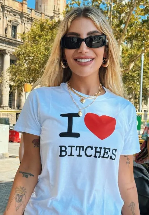 Şarkıcı İrem Derici, Barcelona tatilinden kareler paylaştı