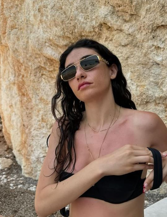 İnci Taneleri’nin Dilber'i Hazar Ergüçlü sevgilisi ile tatil pozunu paylaştı