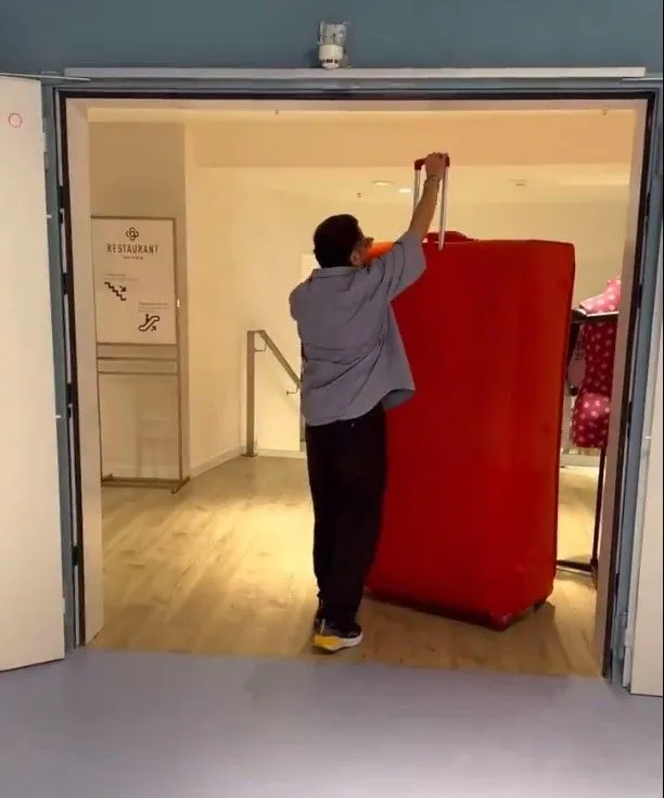 Yaz turnesine çıkan Kenan Doğulu, dev valizi ile şaşkınlık yarattı