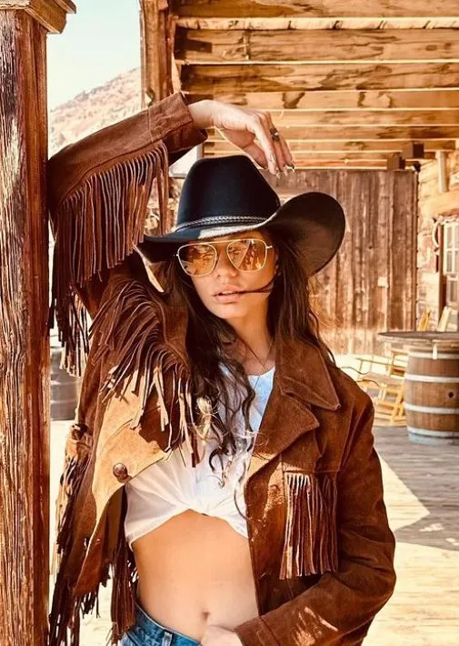 Demet Özdemir, annesi ile fotoğrafını paylaştı! "Güzelliği anneden" yorumları yapıldı