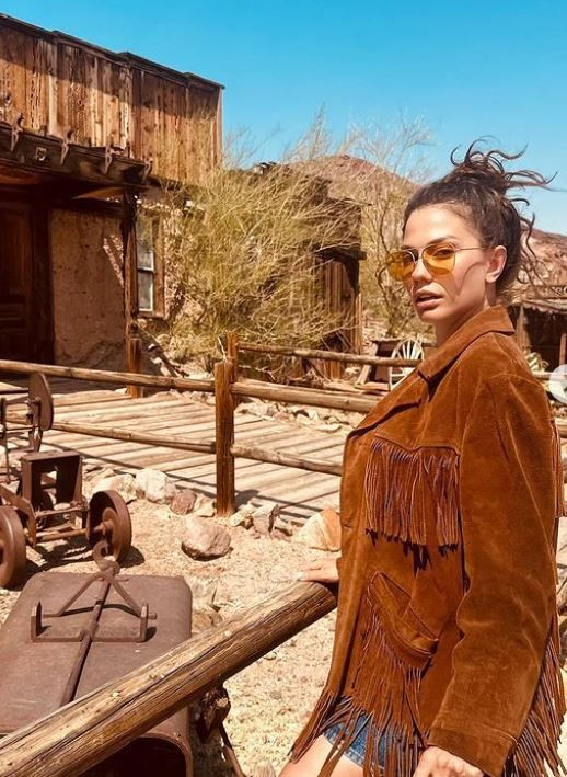 Demet Özdemir, annesi ile fotoğrafını paylaştı! "Güzelliği anneden" yorumları yapıldı