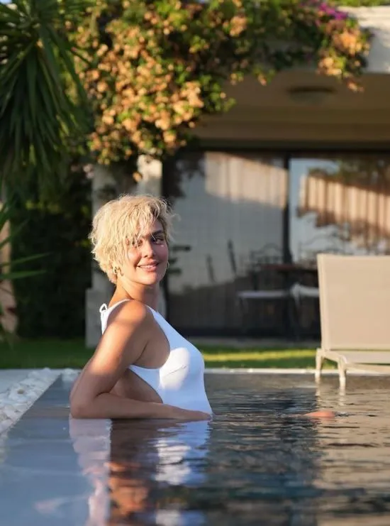 20 kilo vermişti! Bergüzar Korel’in tatil pozları beğeni topladı