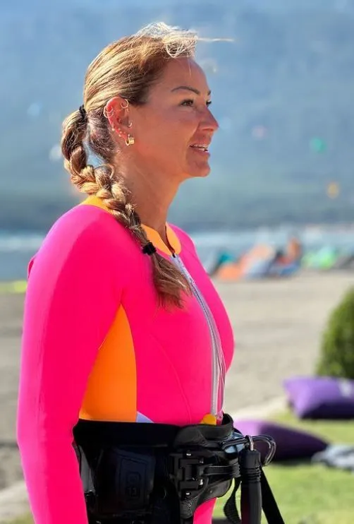 Pınar Altuğ kitesurf yaptığı anları paylaştı