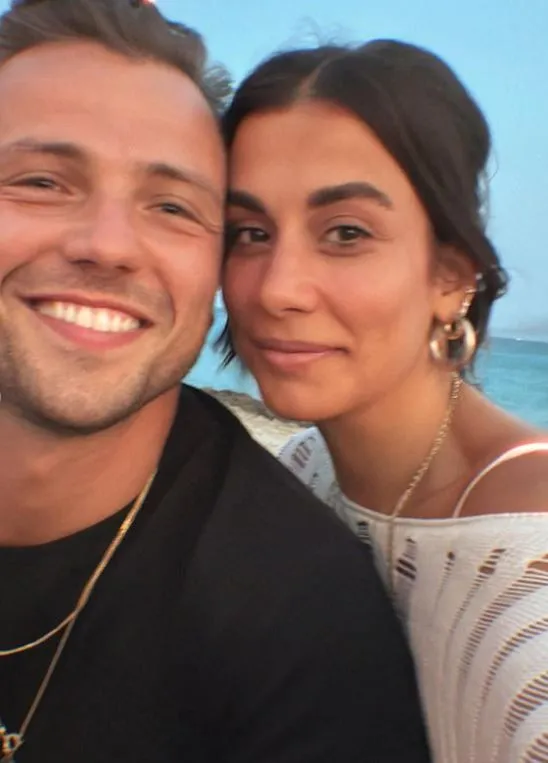 Bir ay önce evlenmişlerdi! Tolga Sarıtaş ve Zeynep Mayruk'tan yeni kare