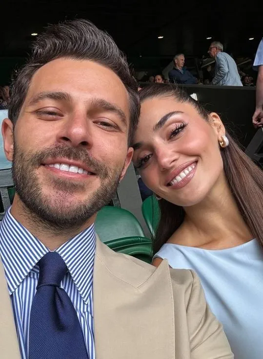 Hakan Sabancı'dan sevgilisi Hande Erçel ile Mikonos tatilinden paylaşım