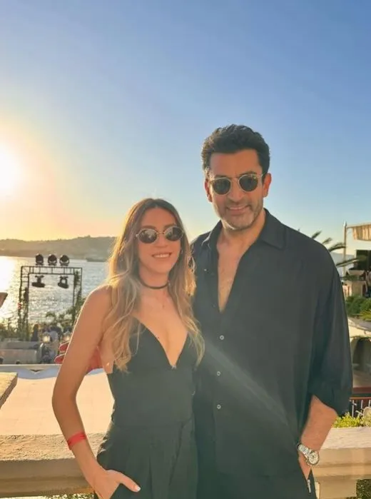 7 yıl sonra ekranlara dönen Sinem Kobal'dan ilk set pozu geldi