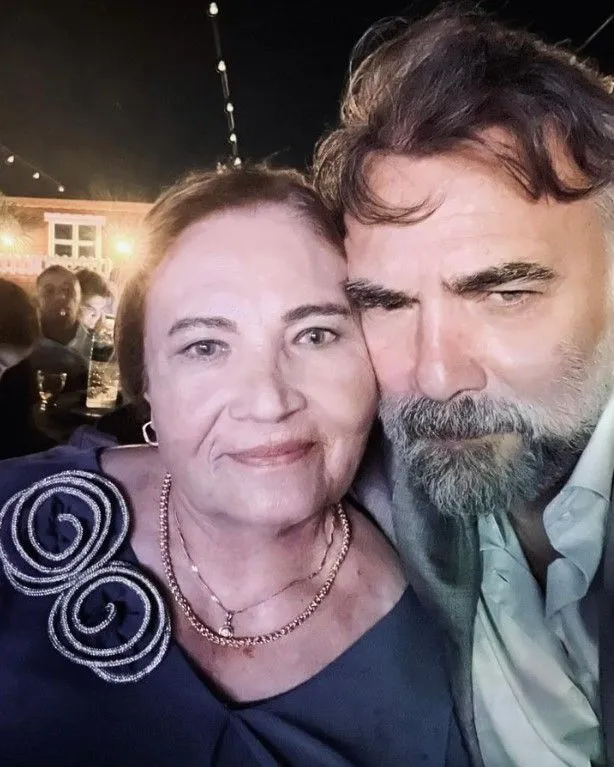 Oktay Kaynarca: Anne fotoğrafı koyma zamanı gelmiş de geçmiş bile...