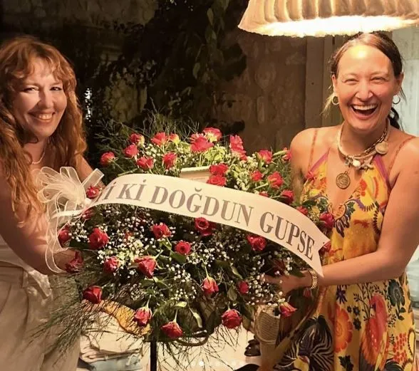 Gupse Özay, 40 yaşına girdi! İşte Özay'ın doğum günü kutlamasından kareler