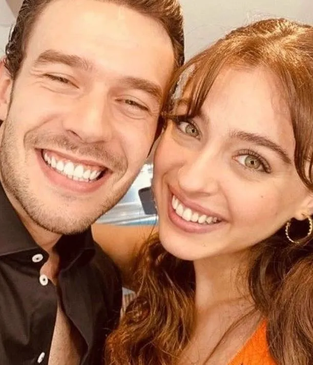 Bir şans daha vermişlerdi! Cemre Baysel'den sevgilisi Aytaç Şaşmaz'a aşk dolu yorum