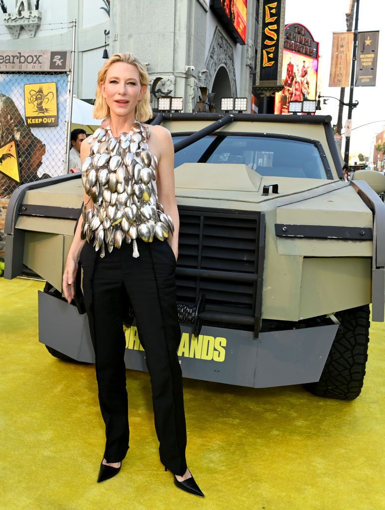 Cate Blanchett yeni filminin galasında kaşıktan kıyafet giydi