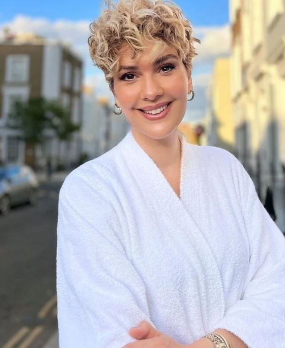 Bergüzar Korel'den duygulandıran paylaşım: Annem, babam ve Halit aynı sahnede