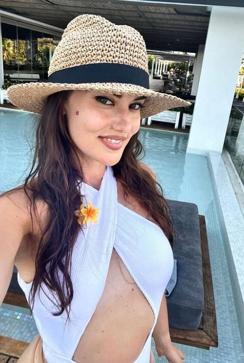 Fahriye Evcen'in plaj tarzı beğeni topladı