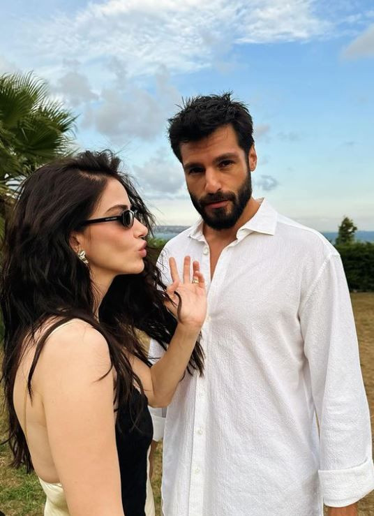 Özge Gürel ile Serkan Çayoğlu'ndan evlilik yıl dönümü kutlaması: "2'nci yılın dibini sıyırdık"