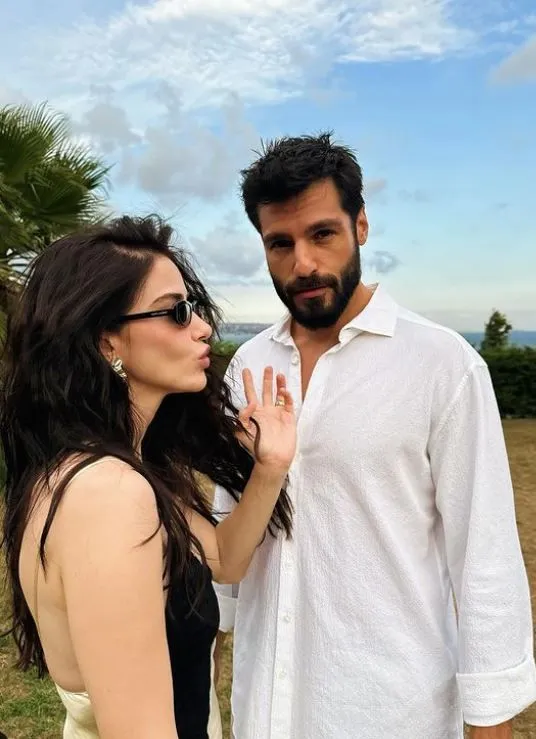 Özge Gürel ile Serkan Çayoğlu'ndan evlilik yıl dönümü kutlaması: "2'nci yılın dibini sıyırdık"