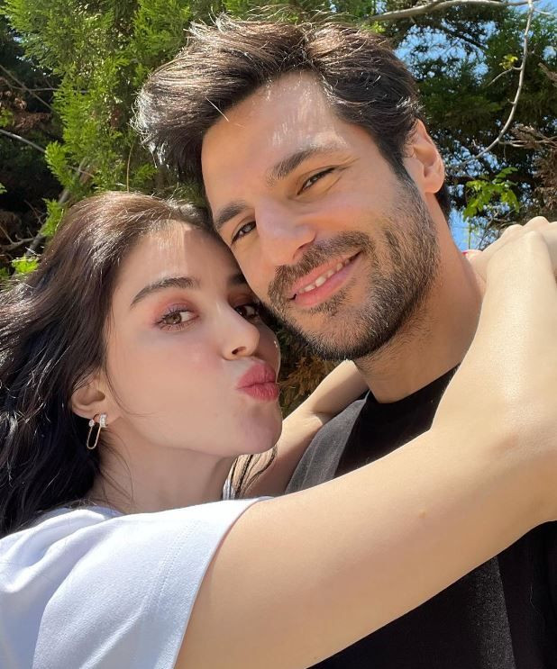 Özge Gürel ile Serkan Çayoğlu'ndan evlilik yıl dönümü kutlaması: "2'nci yılın dibini sıyırdık"